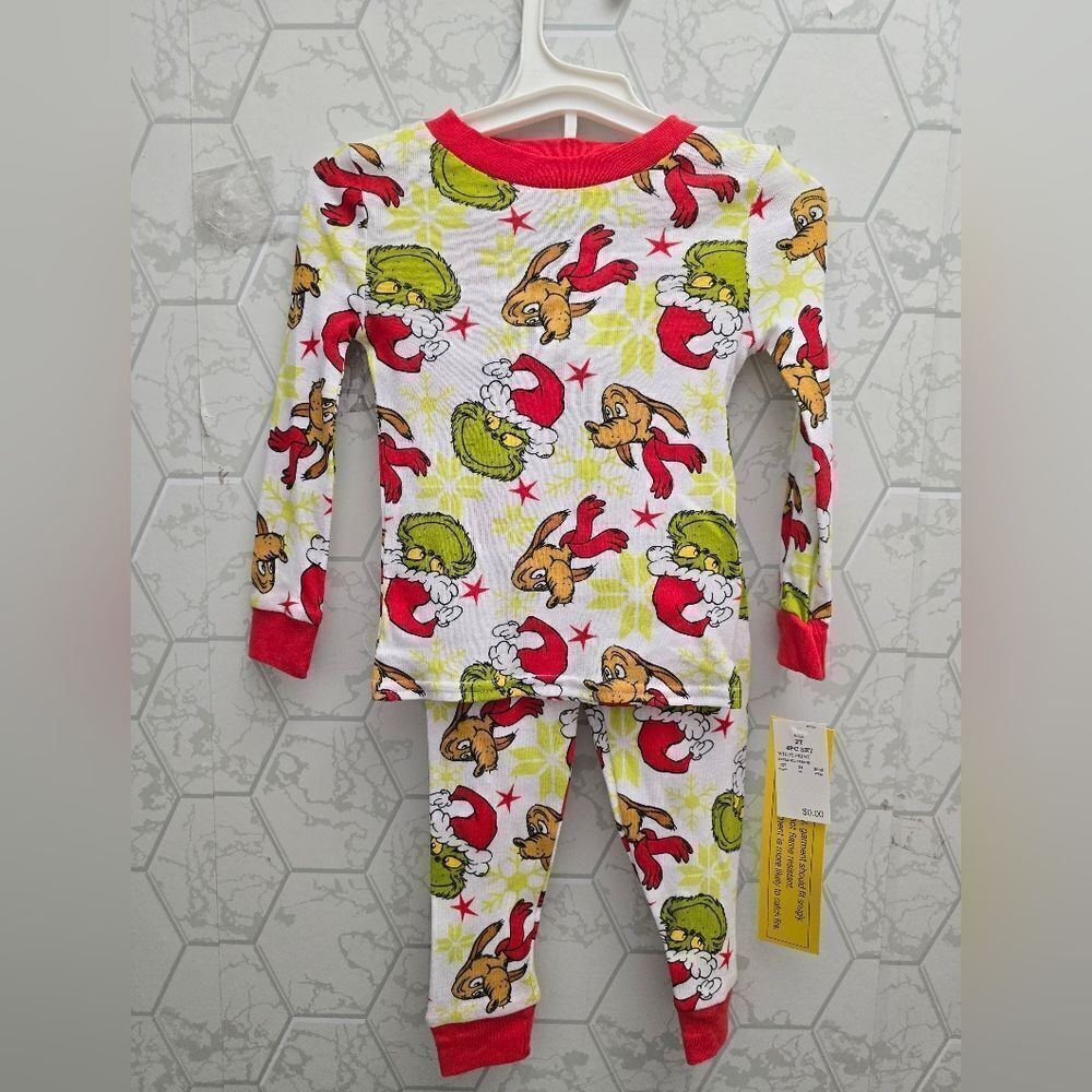 Nwt Christmas Unisex Boy or Girl The Grinch Dr. Seuss 2pc pajama set 100% cotton